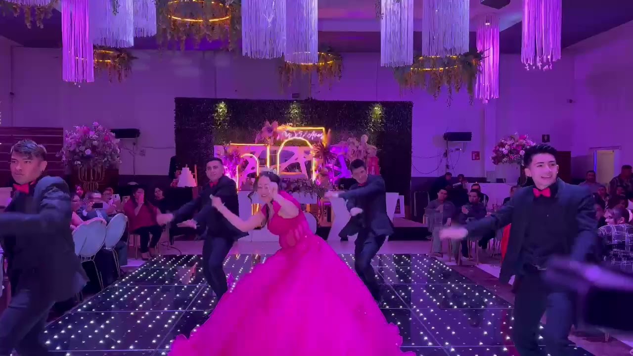 ENTRADA ESPECTACULAR XV CAMILA SOMOS CALIDAD Y EXCELENCIA CRAZY IN LOVE BEYONCE 