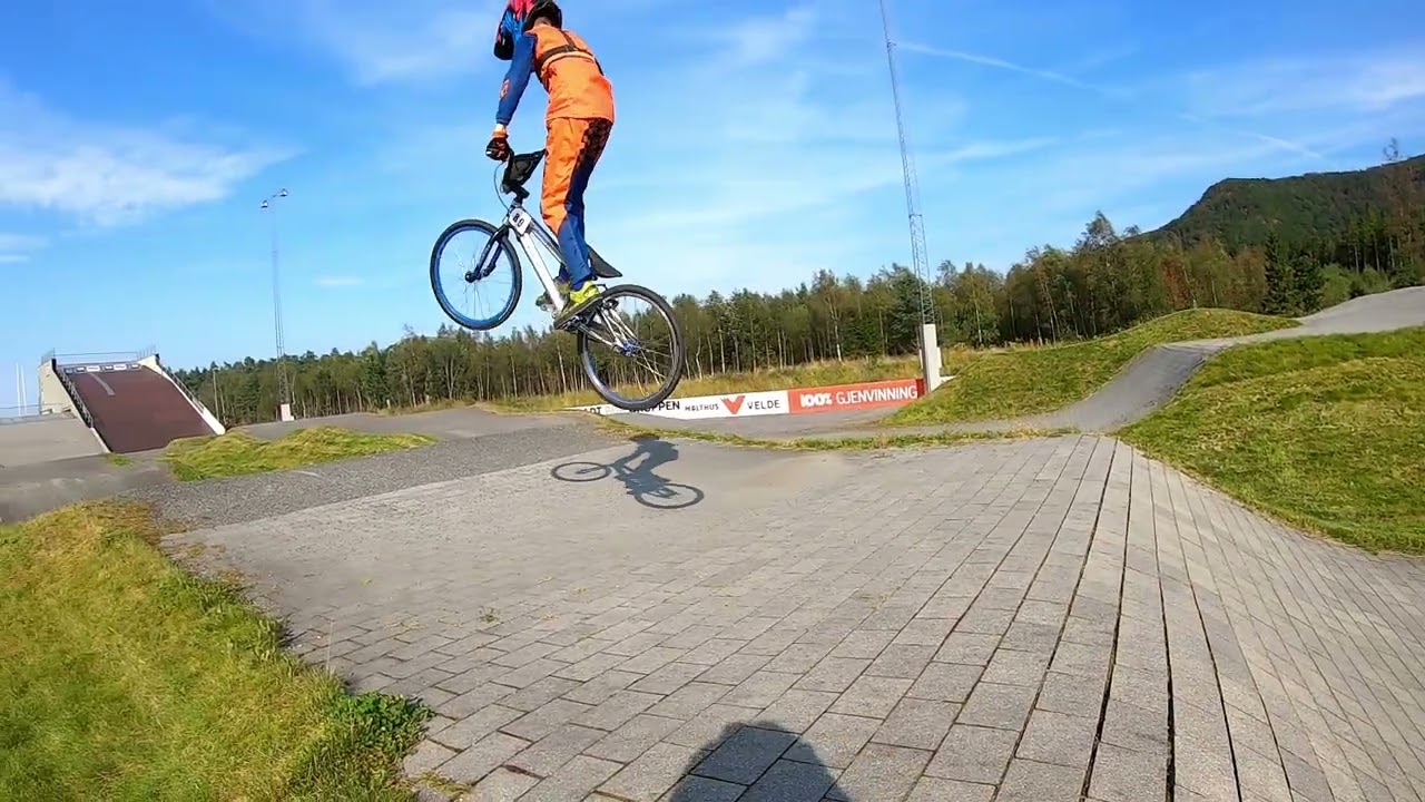 Filip p&aring; Sviland BMX bane