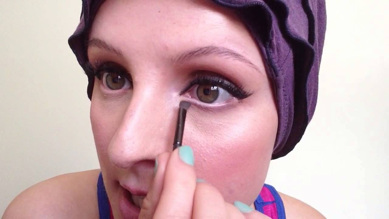 How to recreate bottom eyelashes with makeup (if you haven't got any)
