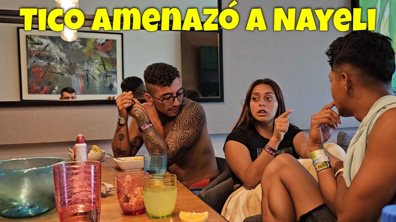 Tico amenazó a Nayeli de golpearla por esto y dió una gran vomitada en el microbús