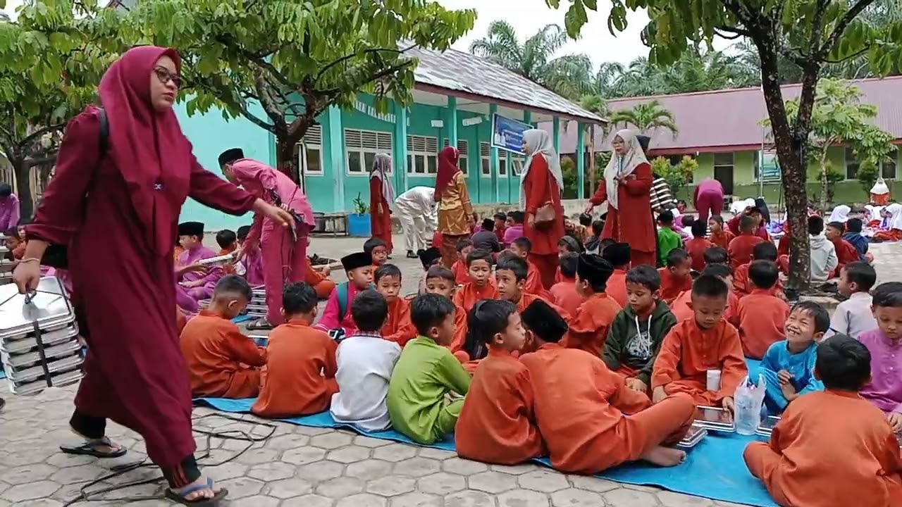 Persiapan Makan Bersama Sebelum Ramadhan