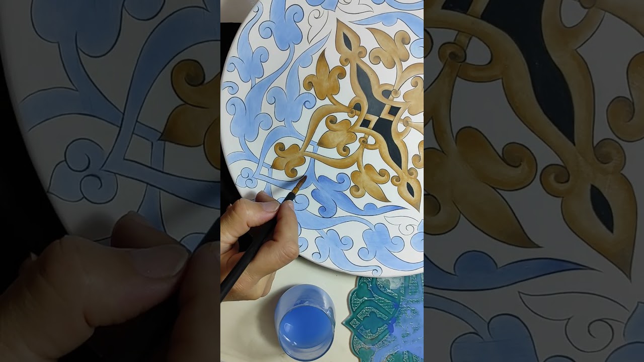 Çini boyama, gölgelendirme,kademelendirme veya tonlama olarak adlandırlır.