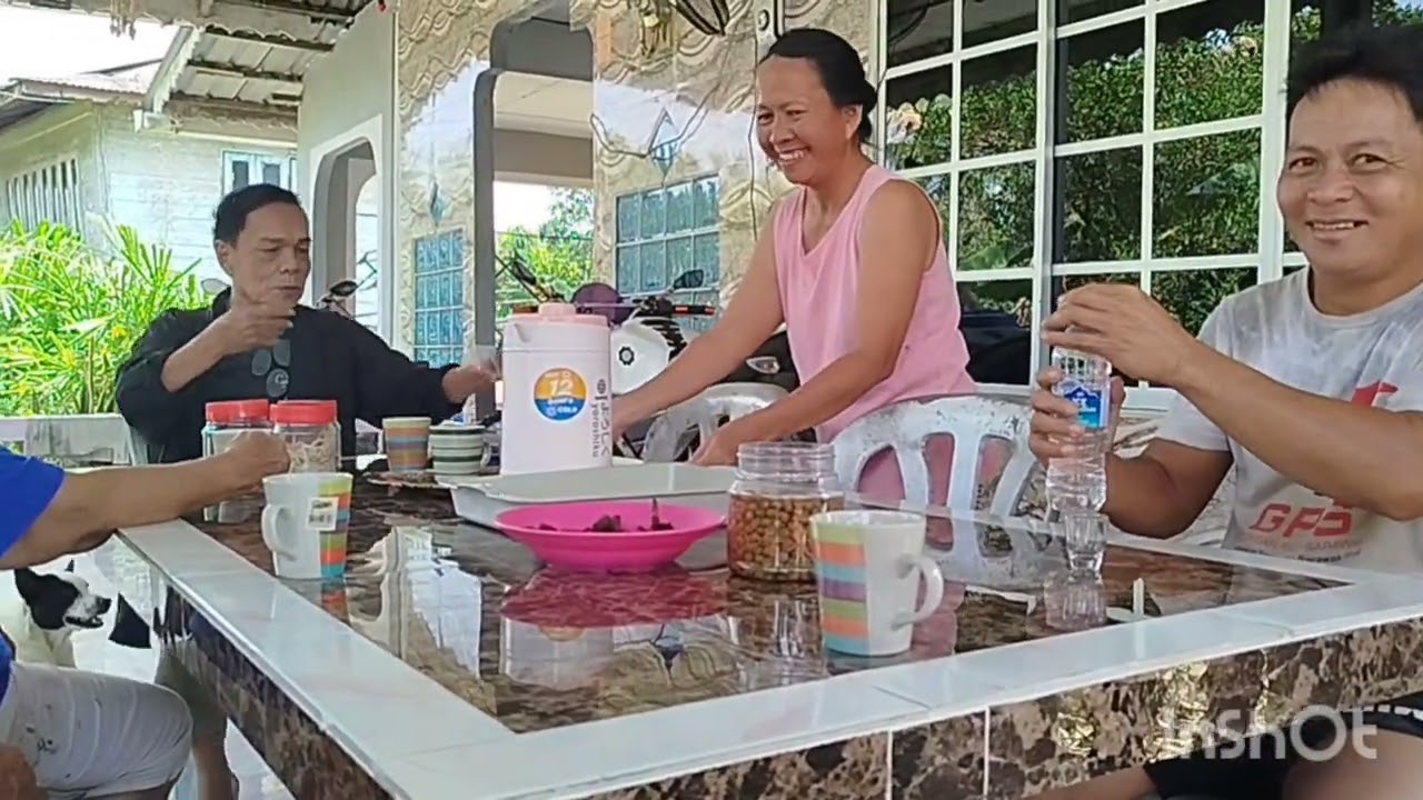Balik kampung memproses padi menjadi beras.