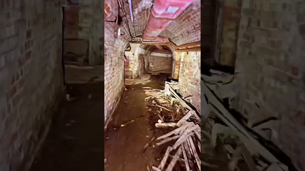 GEHEIMEN ⛔️ Bunker 🪖 unter einem MARKTPLATZ entdeckt 😱 #ww2 #ww3 #weltkrieg #worldwar #worldwar3