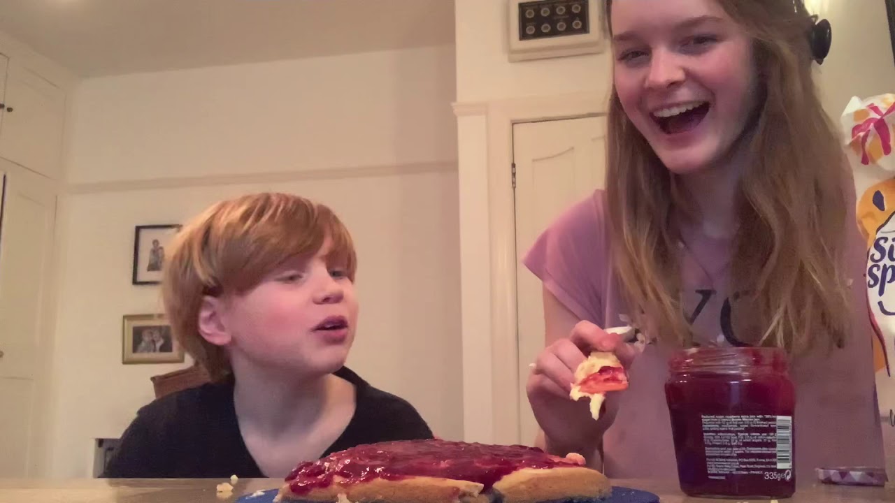 Chaotic Baking with my younger brother - FAIL