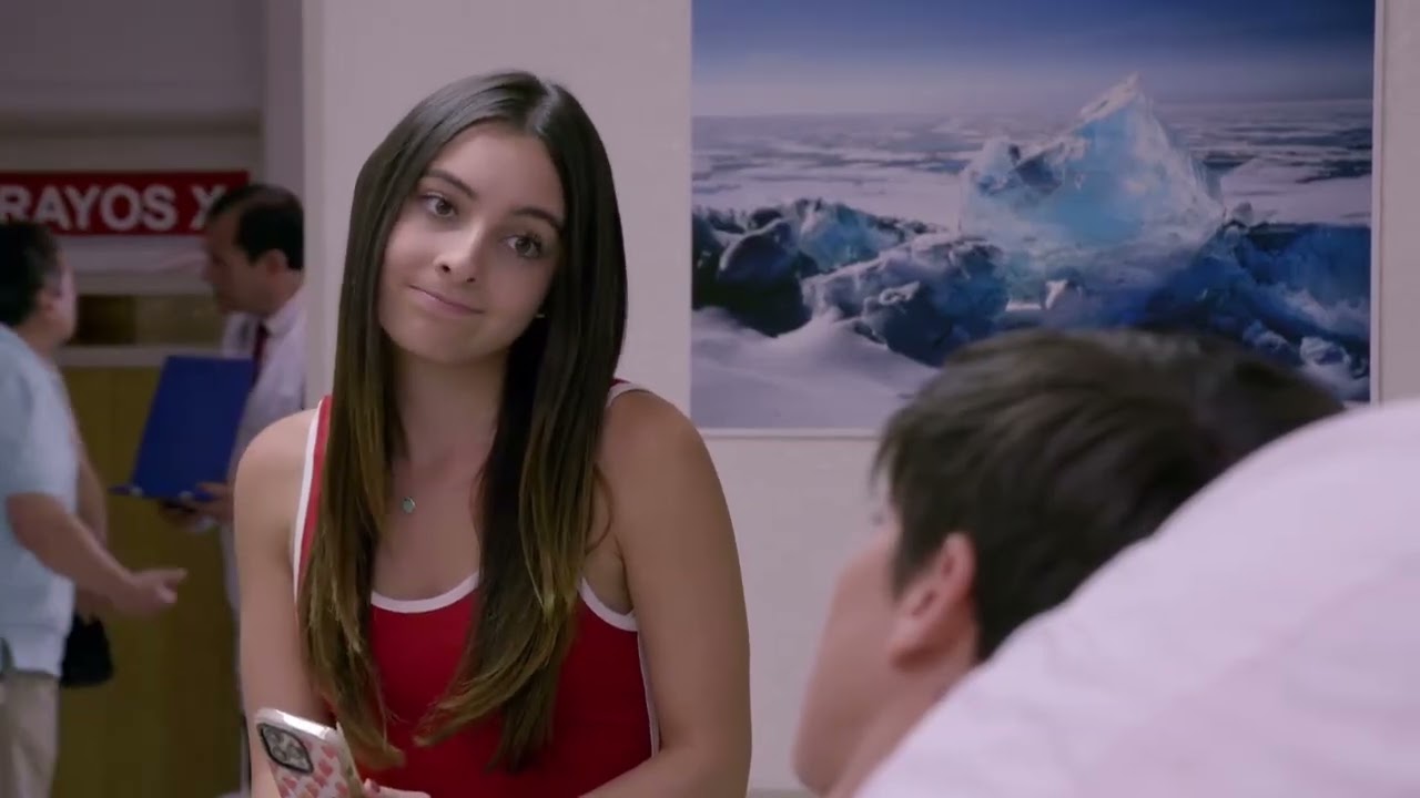 Daniela tiene el sueño de llevar una vida normal como otras chicas, ¡y hasta tener novio! 