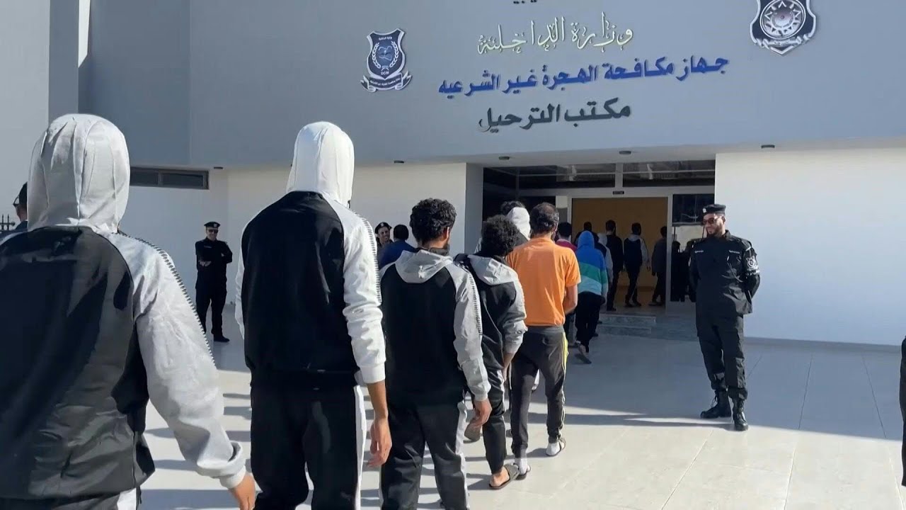 السلطات الليبية ترحّل أكثر من 200 مهاجر إلى بلدانهم الأم | AFP