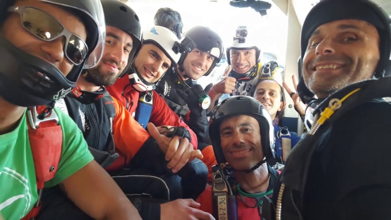 SkydiveBCN ... Así somos!!