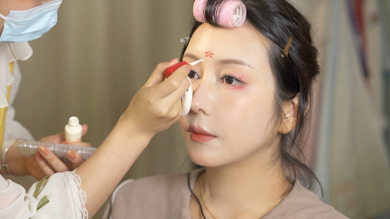 ASMR в китайском салоне красоты 💄 Макияж, причёска и наряд в стиле инфлюенсера 🇨🇳