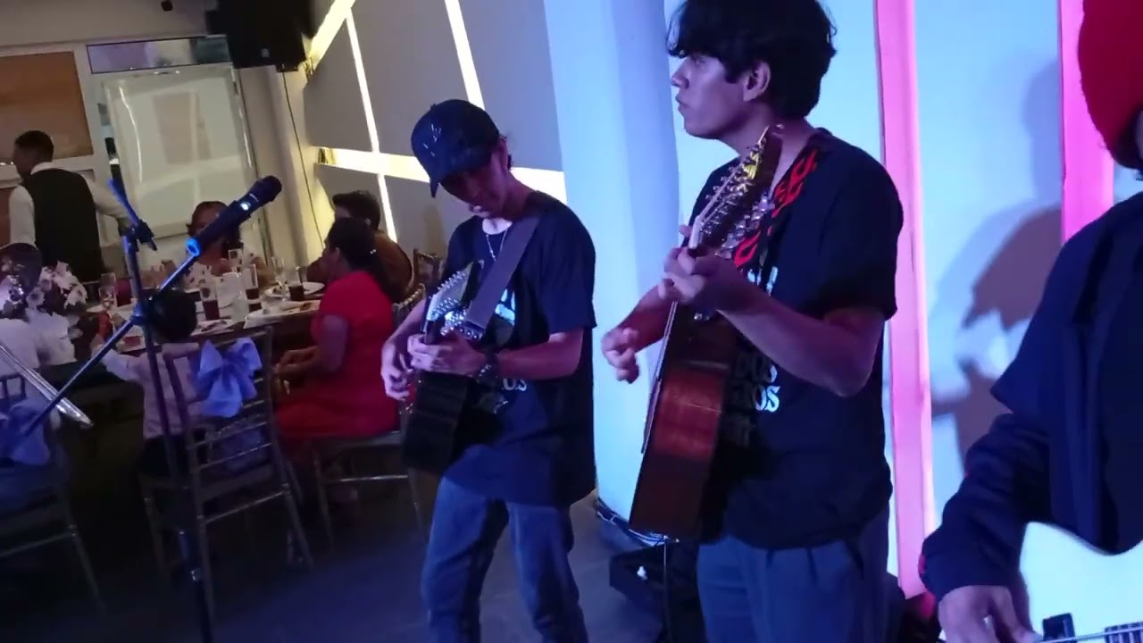 Los dedos negros. XV años.