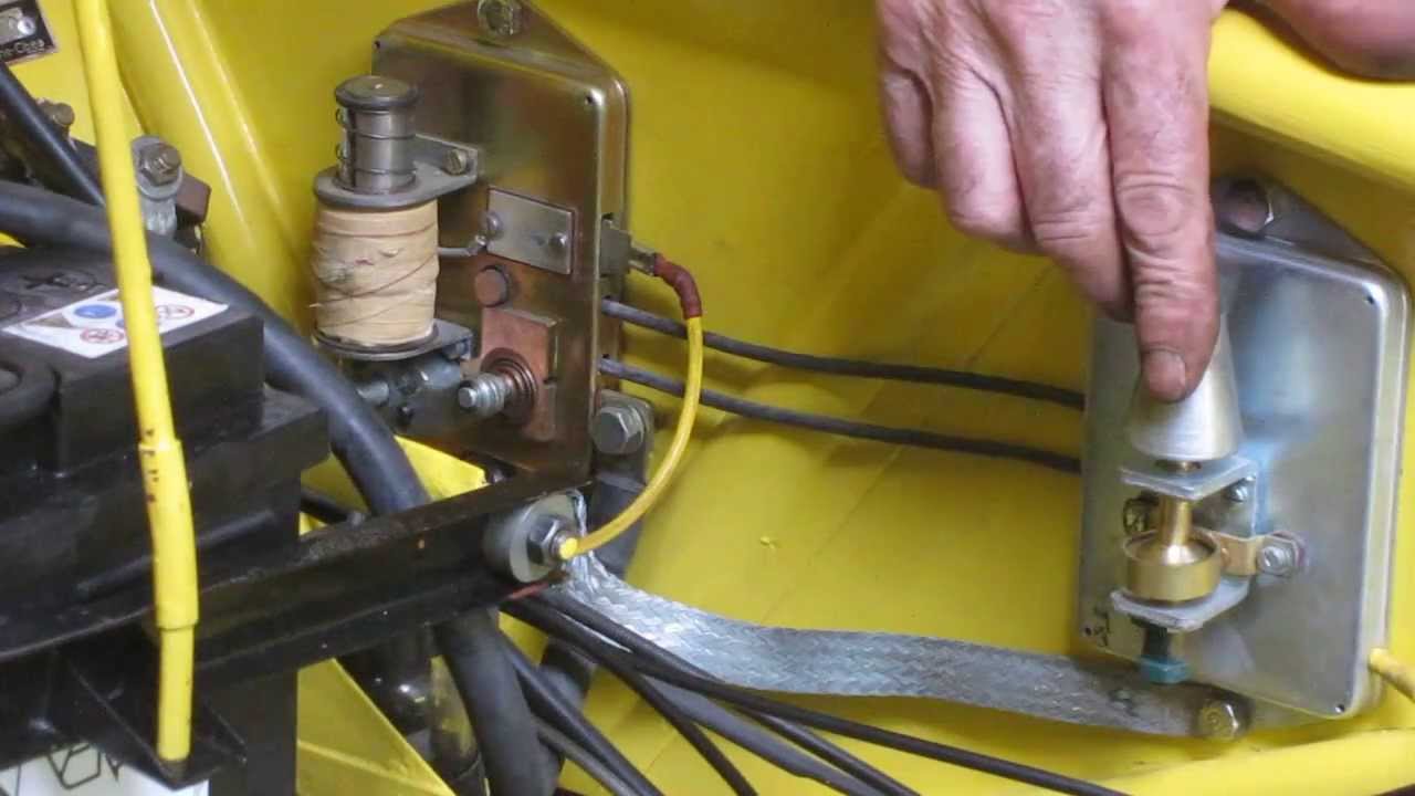 Dyna Panhard -:-  Le coupe circuit &agrave; choc du Junior Barboni -:-