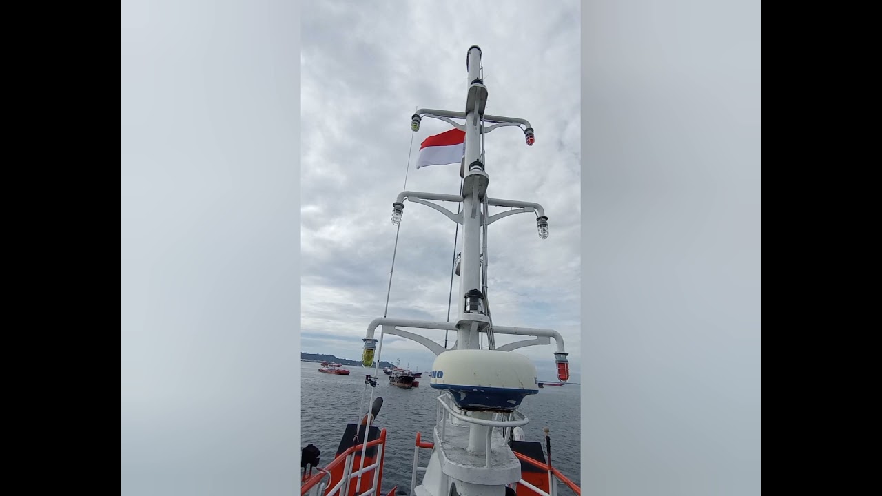 Lampu isyarat pada tiang master
