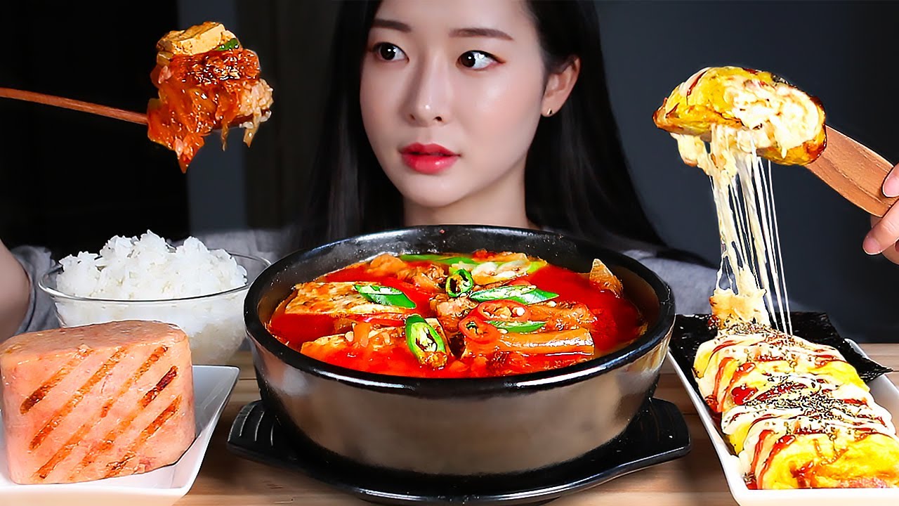 ASMR Острое кимчи-рагу 🌶Сырный яичный рулет Жареная ветчина Корейская домашняя еда MUKBANG EATING