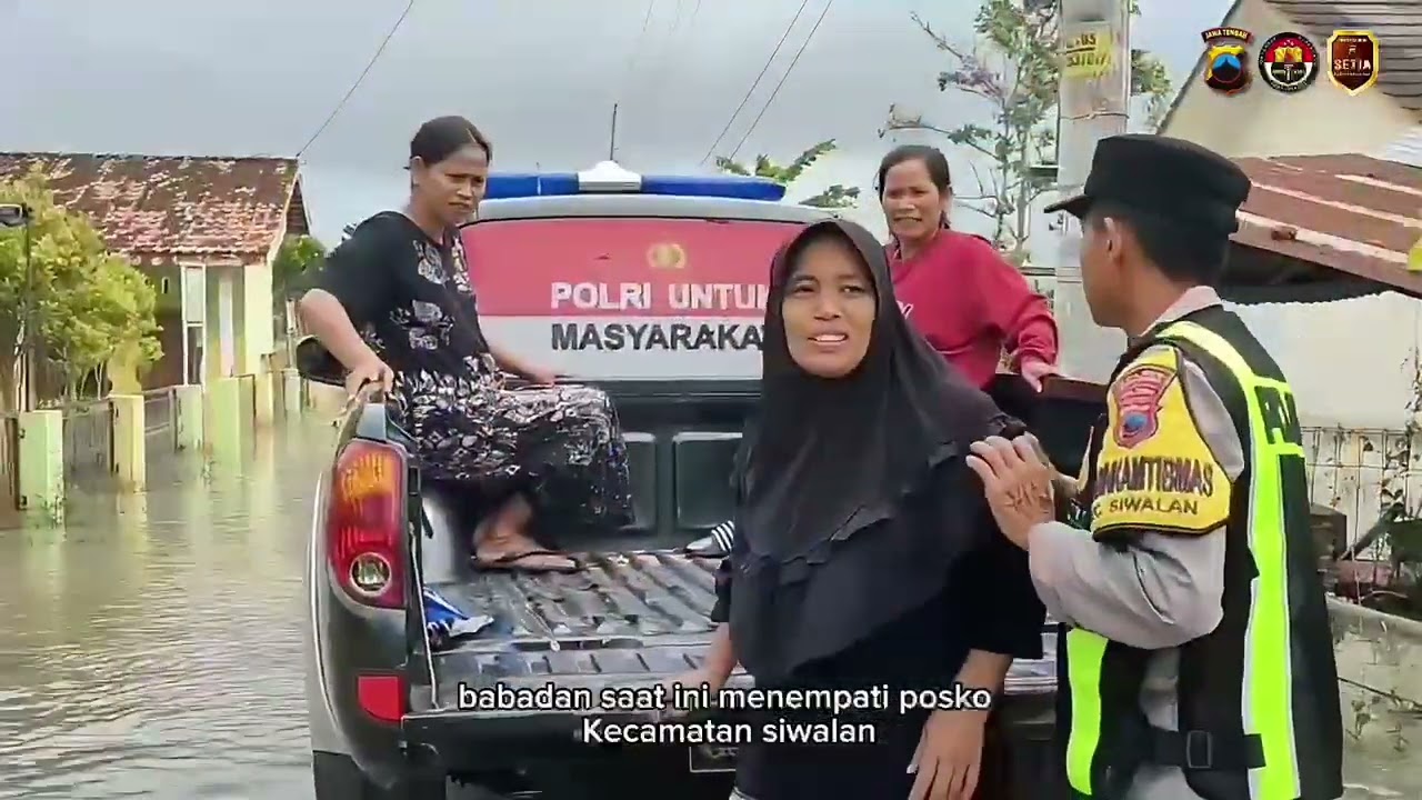 Update Banjir Sragi: 43 Warga Mengungsi, Personel Polsek Siaga di Lokasi