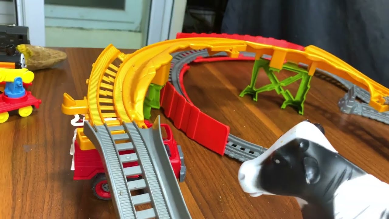 Chase Adventure! Thomas Kejar-Kejaran di Diorama Rel Nyata