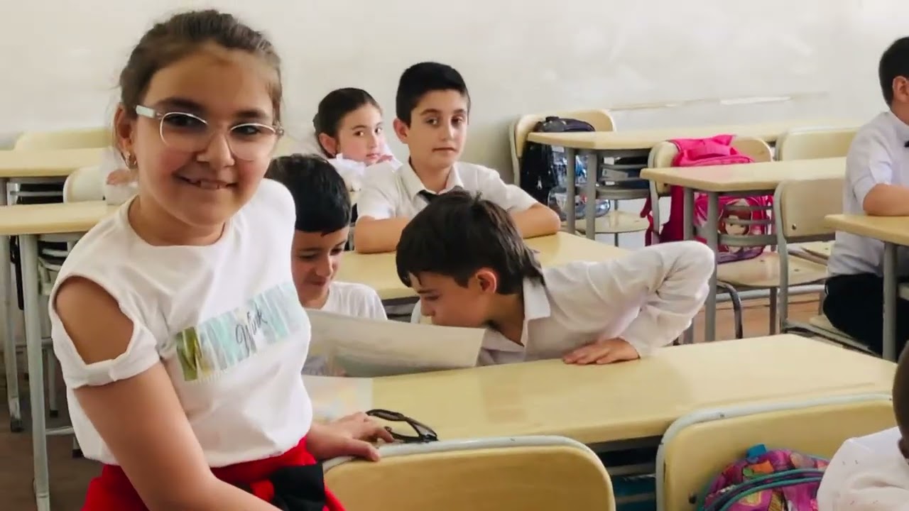 313 nomreli tam orta mektebin 2 D sinfinin buraxilishi.