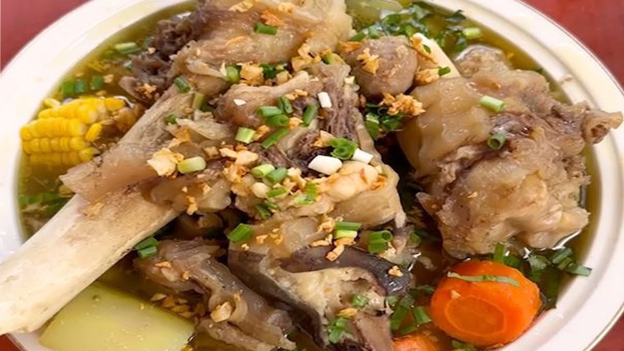 របៀបធ្វើស៊ុបជើងគោឲ្យឆ្ងាញ់😋 - beef soup 🍲- cow feed soup 😋😋