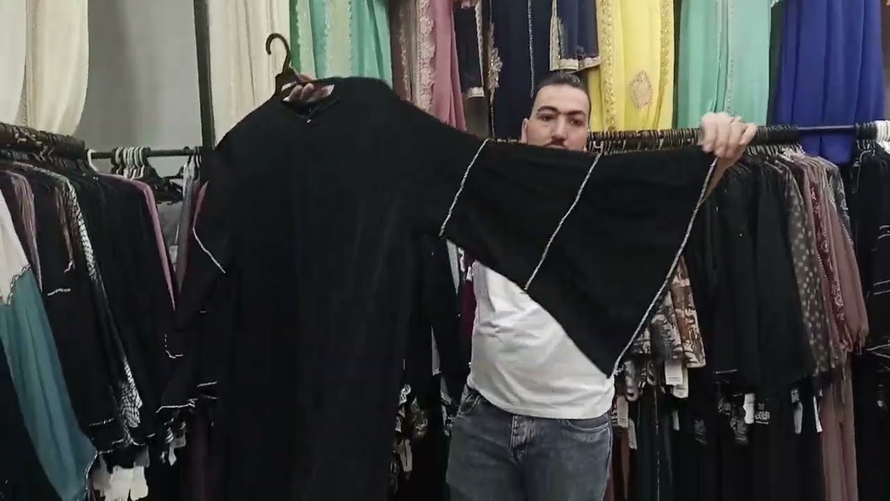 لقيت كنز 😍ارخص و احسن مكان تجيبي منه العبايات😎 يد اولي بعد المصنع يعني برخص التراب😉 و خامات ايه تحف😲