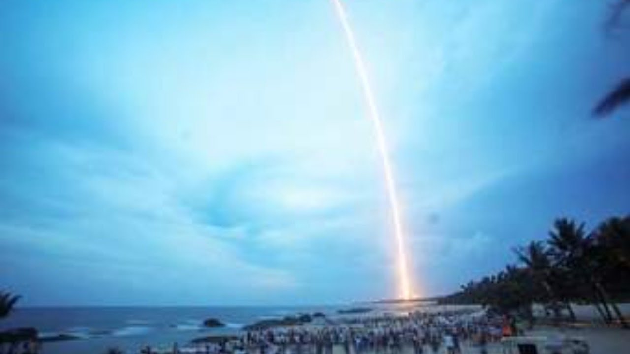 #سقوط_الصاروخ_الصيني_بث_مباشر   LIVE : VIDEO of Out-of-control Chinese rocket debris
