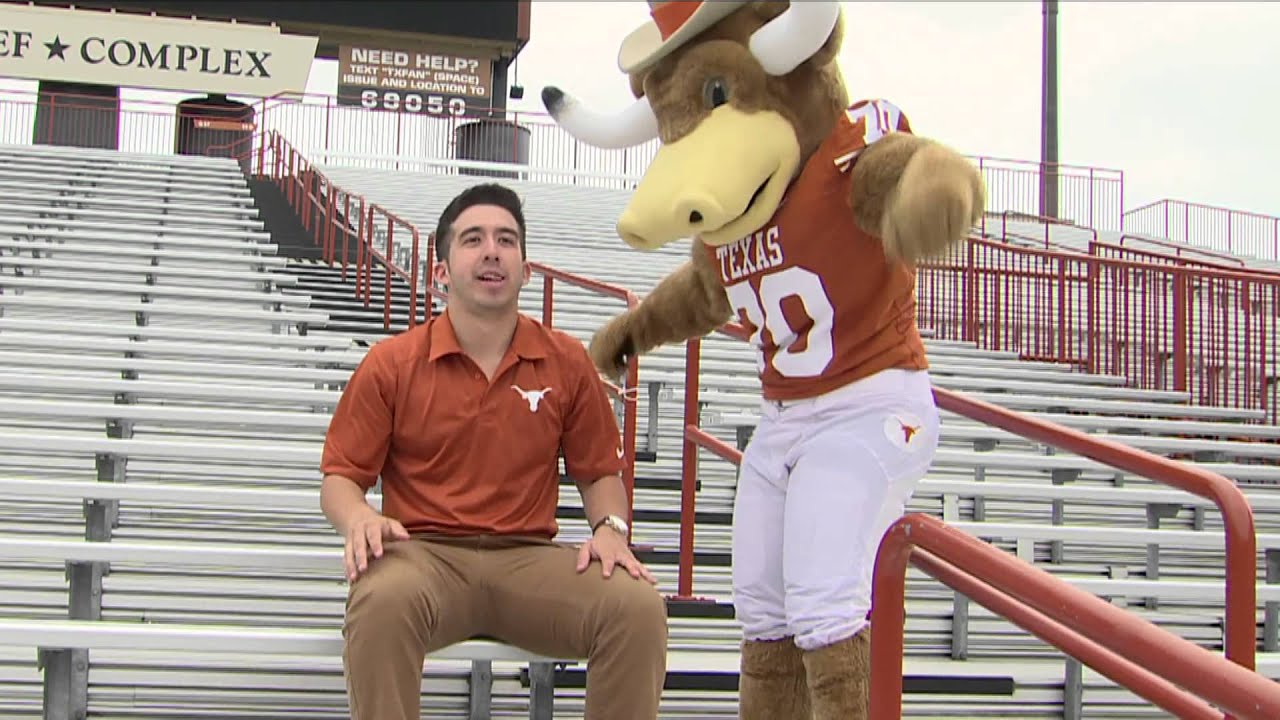 Hook'em Stakes His Claim!