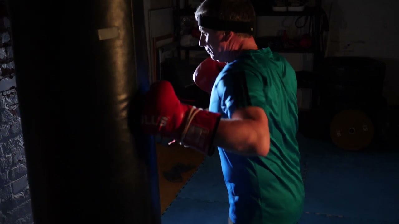 Зачем пахать плугом, если есть трактор? 🚜🥊