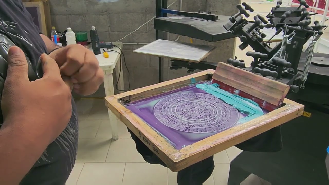 APLICACIÓN DE EFECTO FOTOLUMINISCENTE | SERIGRAFÍA TEXTIL
