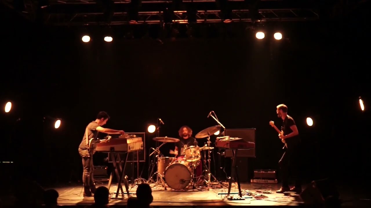 MANGE FERRAILLE : Erba Spontanea (3)