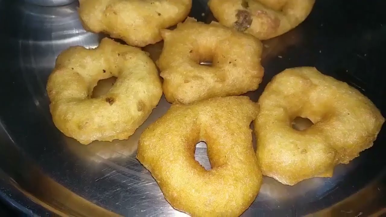 Sambhar Vada Recipe in Hindi | होटल जैसा नरम और स्पंजी सांभर वड़ा | @KhanaPeenaWithAarchiis 😋🍛✨