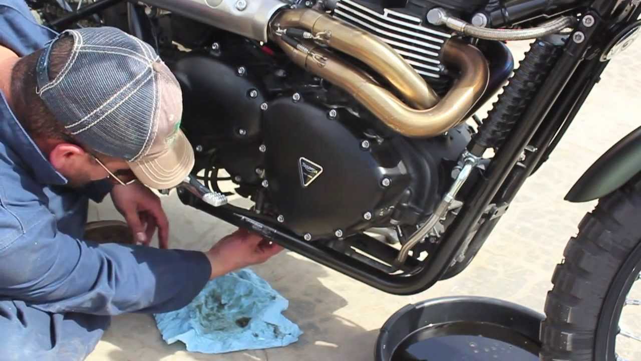Triumph Scrambler - Oil Change