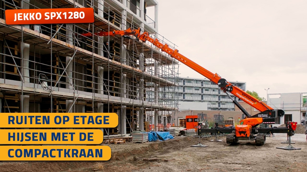 Ruiten op etages hijsen met de Jekko SPX1280 compact kraan