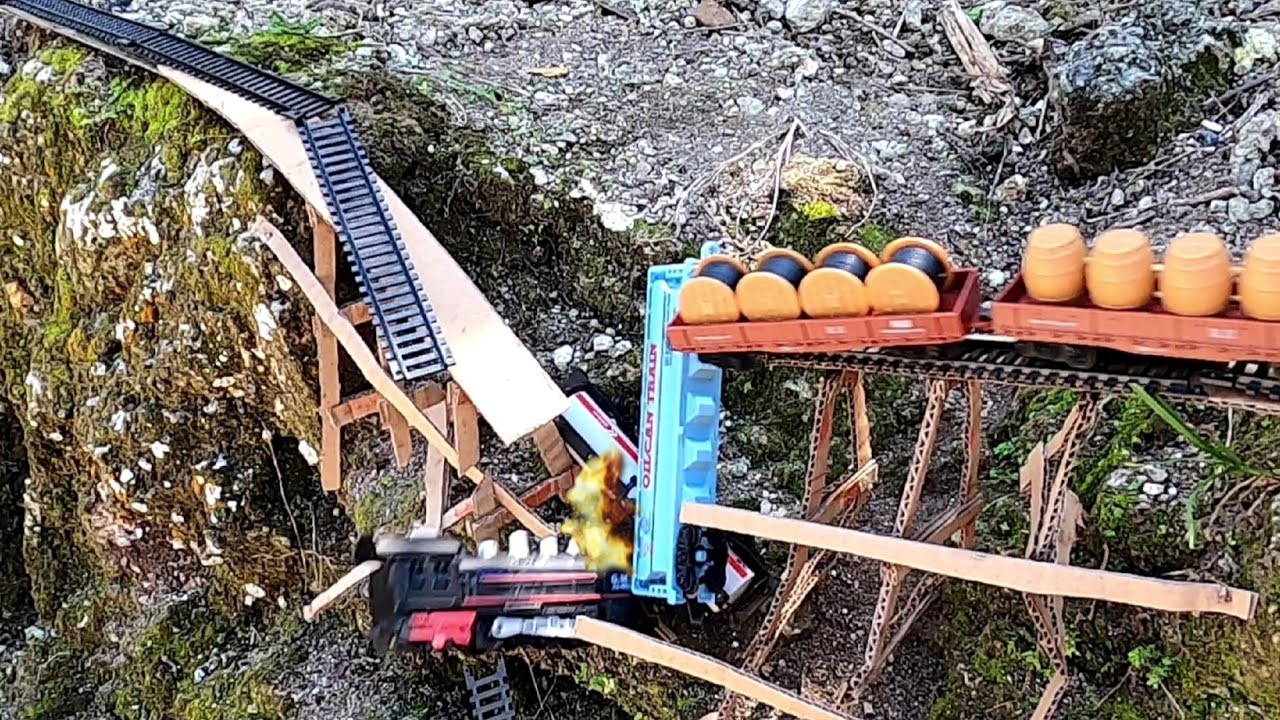 Rail King Train Sets - Train Accident Past The Broken Rail Bridge