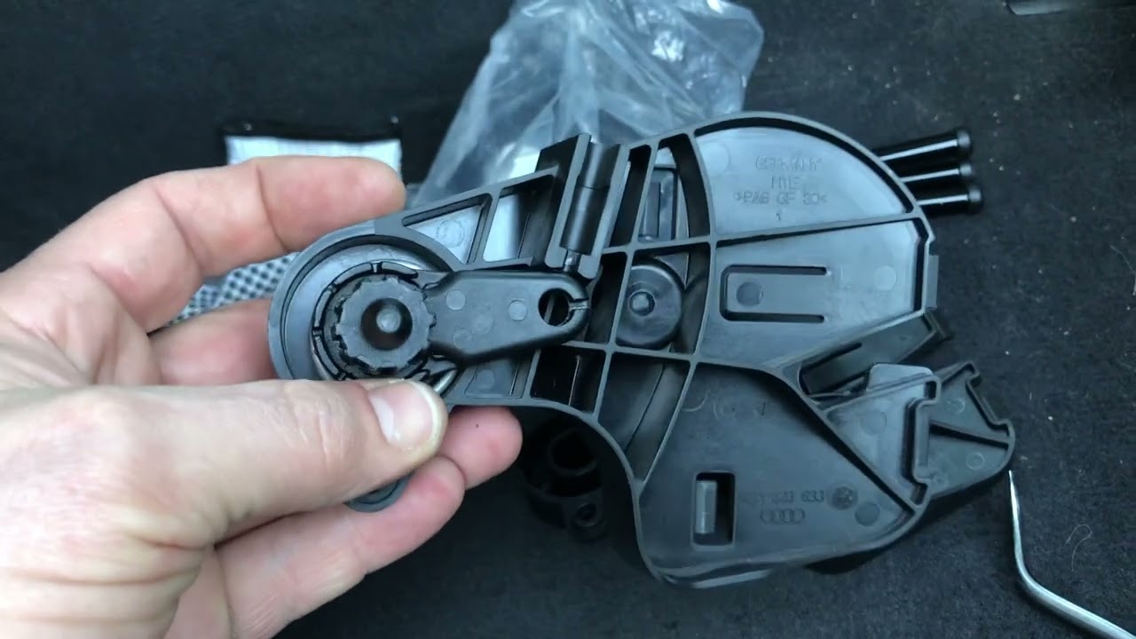 Audi A4 B8 wymiana mechanizmu otwierania klapy silnika