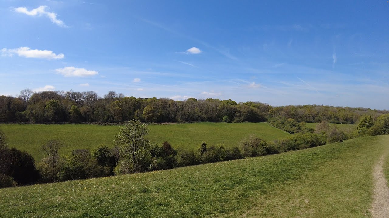 London LOOP section 5 - spectacular countryside and a happy valley: Hamsey Green to Coulsdon South