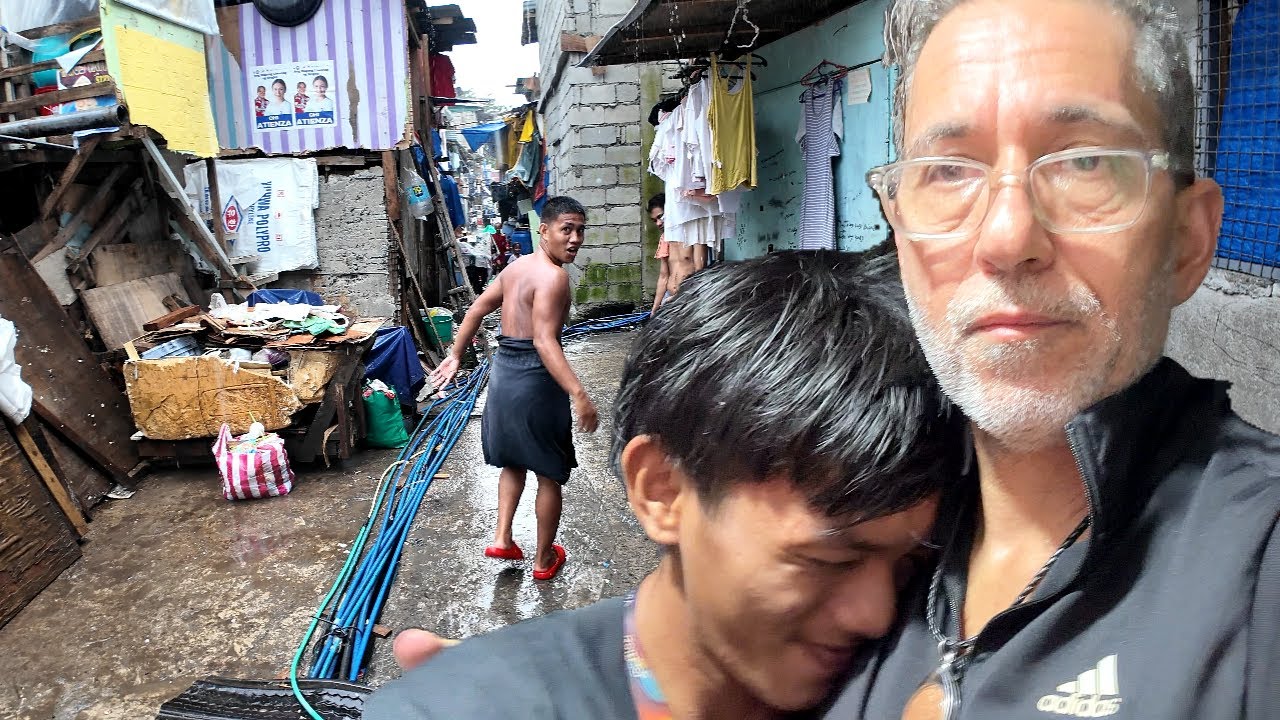 Philippines Tour Guide Takes Me to his Home - Into the SLUMS of Manila 🇵🇭
