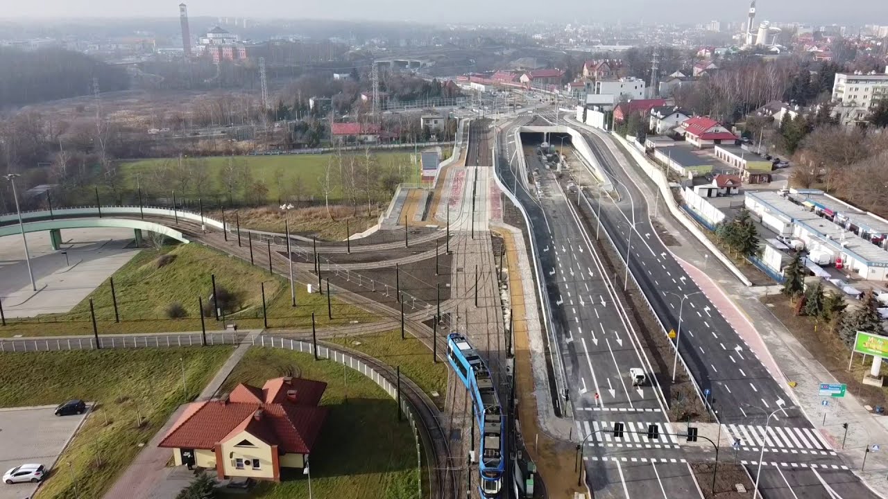 Kraków. Budowa toru tramwajowego między pętlą w Kurdwanowie a ul. Zakopiańską (Styczeń 2021r.)