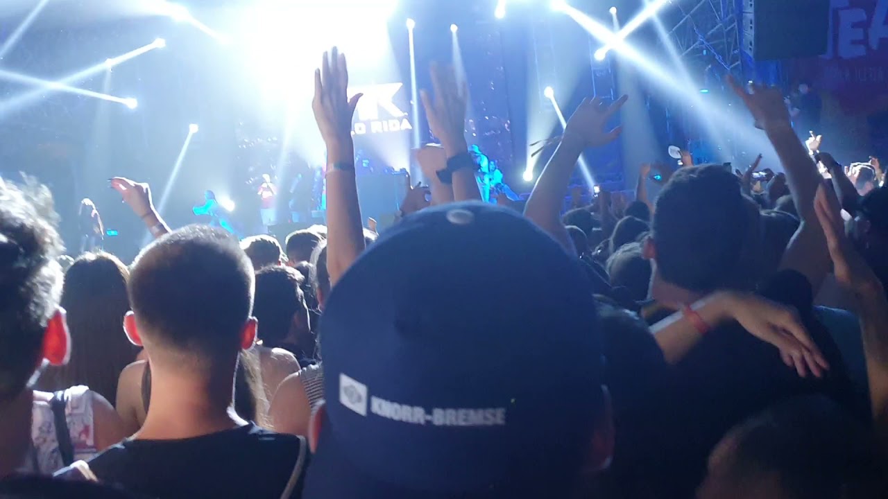 Flo Rida - Right Round & In The Ayer (live)