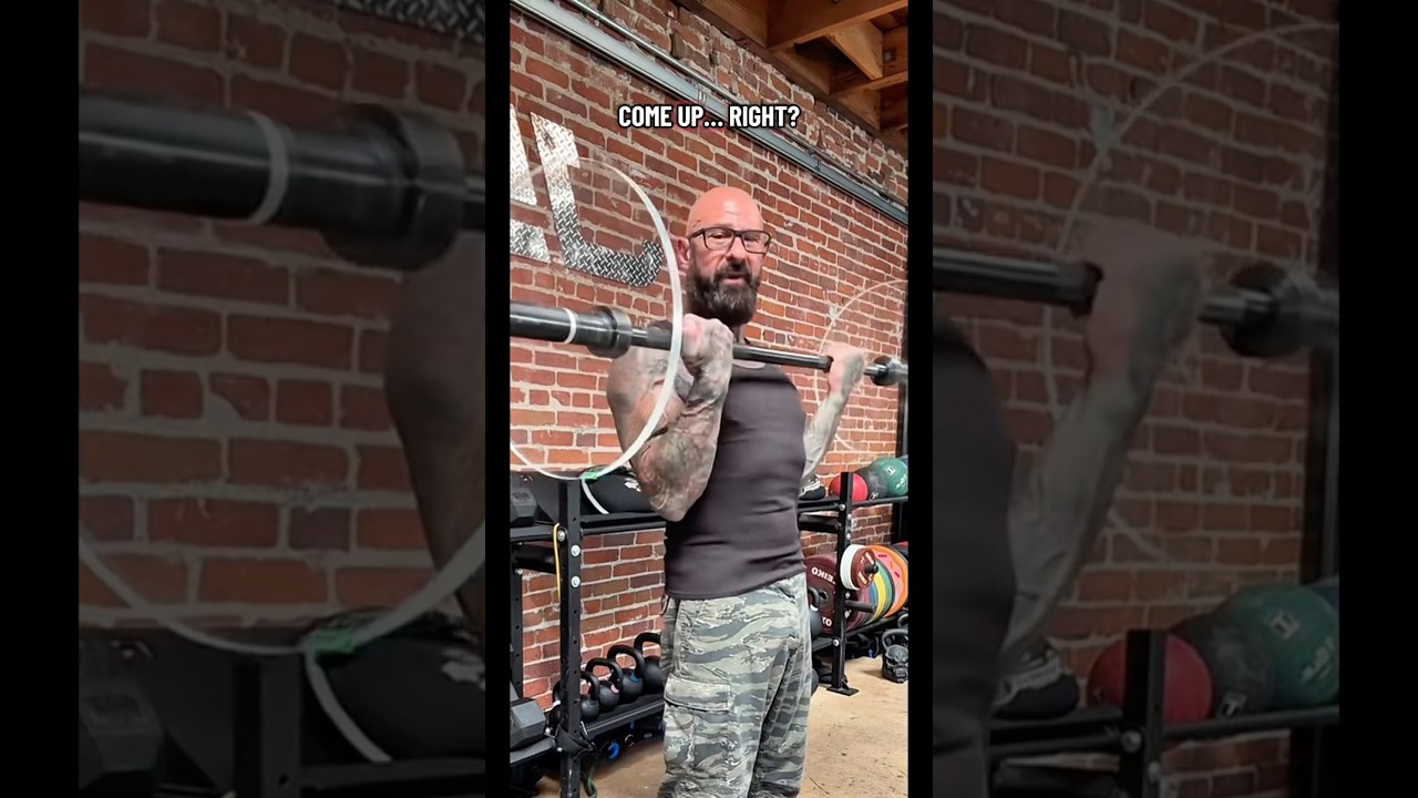 Ошибки в технике сгибания рук со штангой, которые мешают росту бицепса | Доктор Джим Стоппани