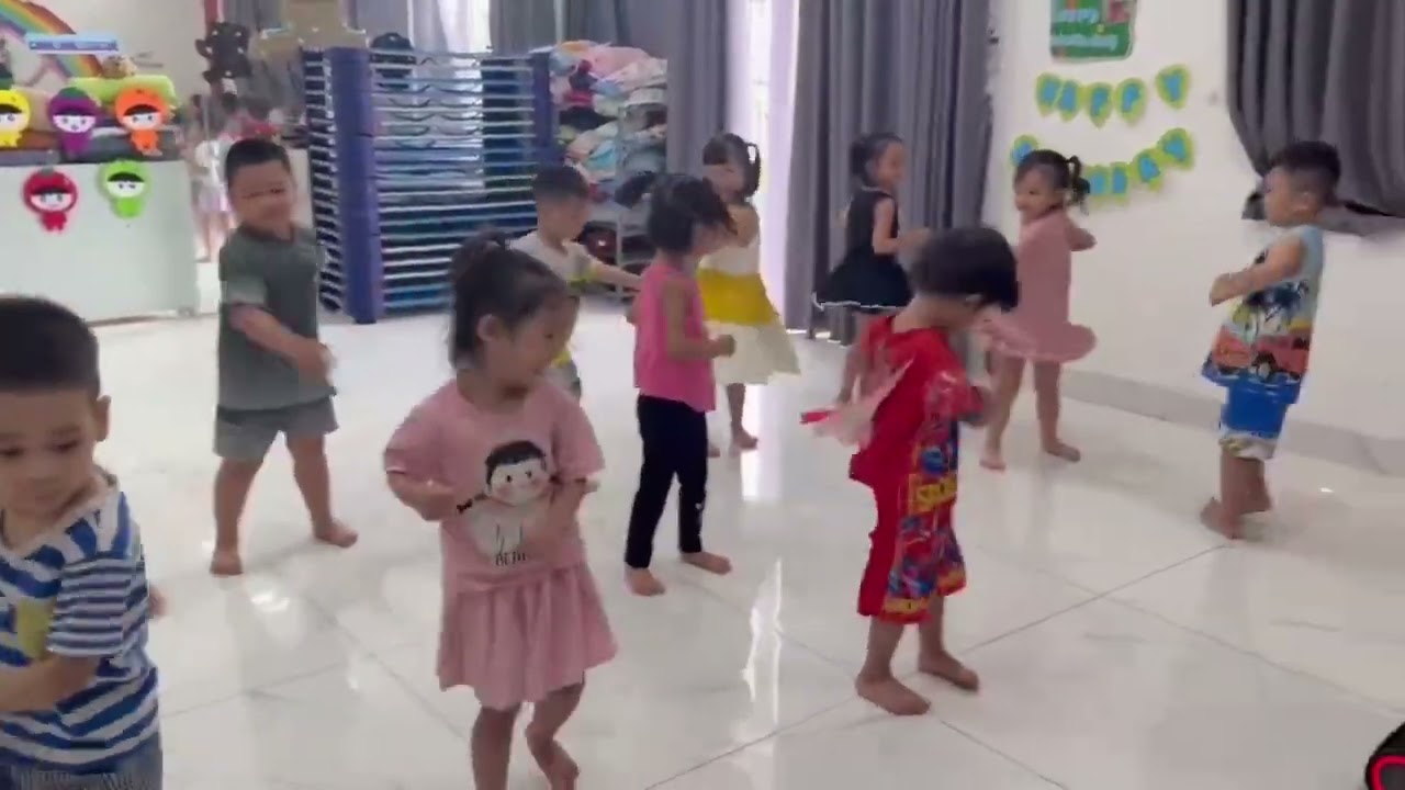 Giờ thể dục mỗi ngày của em bé_growwithKhanhLinh
