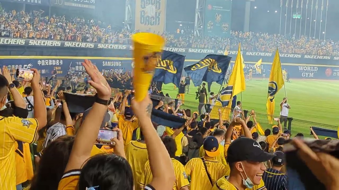 2022/11/09 台灣大賽G4 樂天桃猿vs中信兄弟 賽後煙火+球員繞場