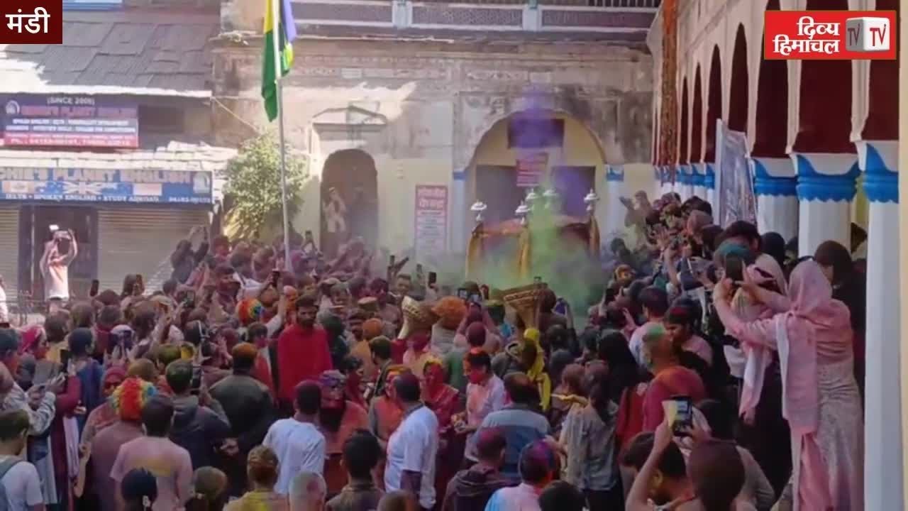 होली खेलने के लिए निकले राज माधो राय