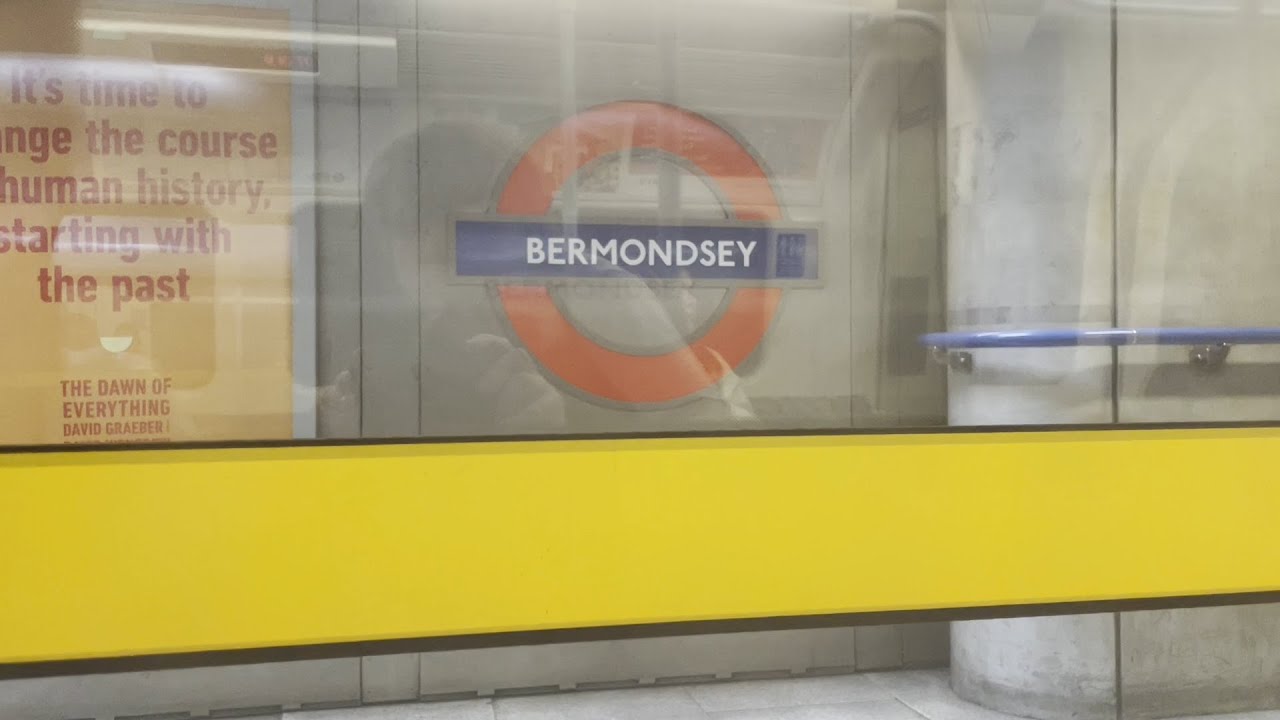 London Underground: Journey on the Jubilee Line 1996 Stock from Canary Wharf to Waterloo