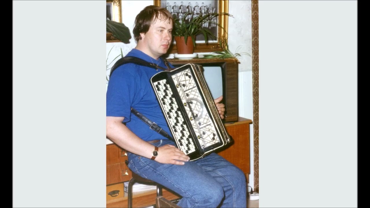POLKKA, Matti Helenius soittaa 10.11.1991 Marttilassa Parravahan koululla polkan jonka nimi unohtui