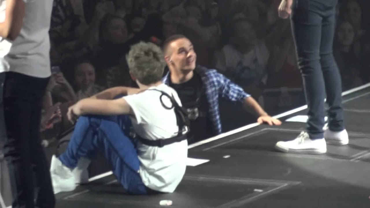Save You Tonight - One Direction (Mohegan Sun 11.30.12)
