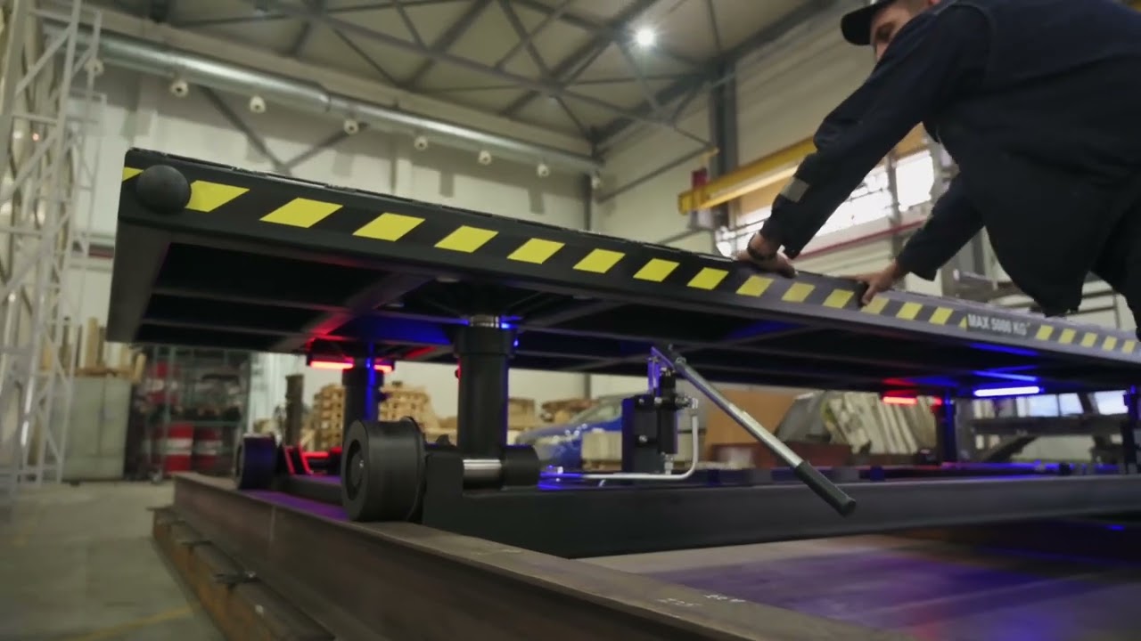 Гидравлический подъемник на рельсовом ходу