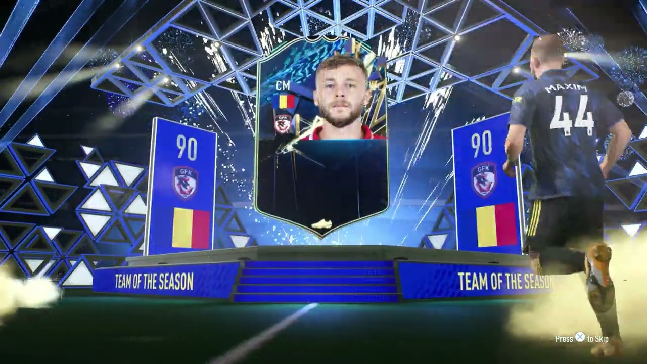 FIFA 22 getting TOTS Hoedt, Maxim and opening packs