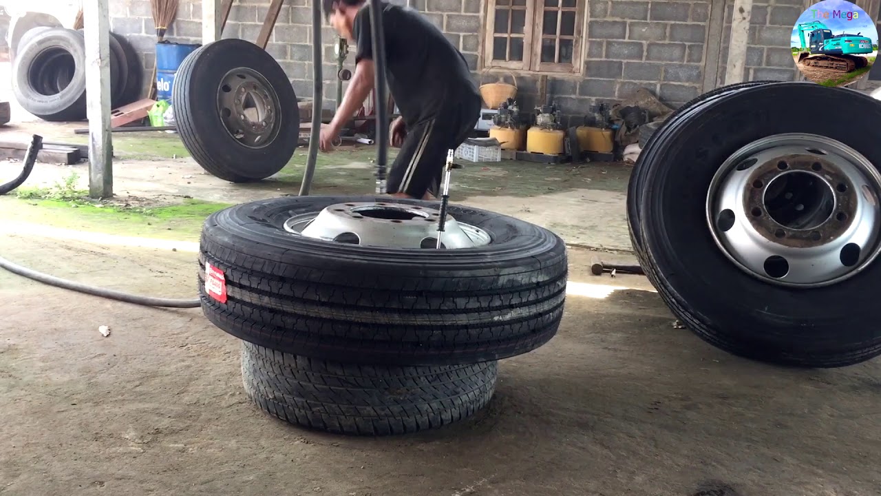 ประกอบยางเรเดียล 11R ขอบ 22.5 และเปลี่ยนยาง รถเทรนเลอร์ Trailer