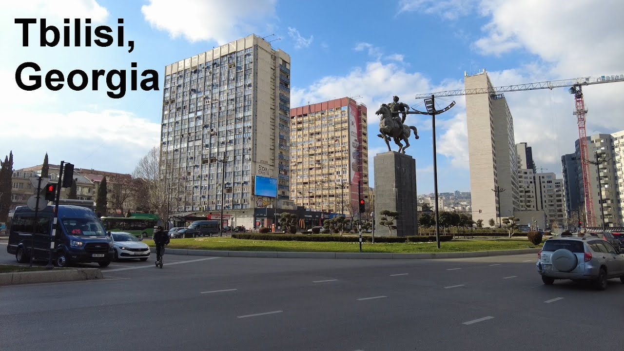“Winter” Walk in Tbilisi, Georgia 🇬🇪. M.Kostava St., January 2024.