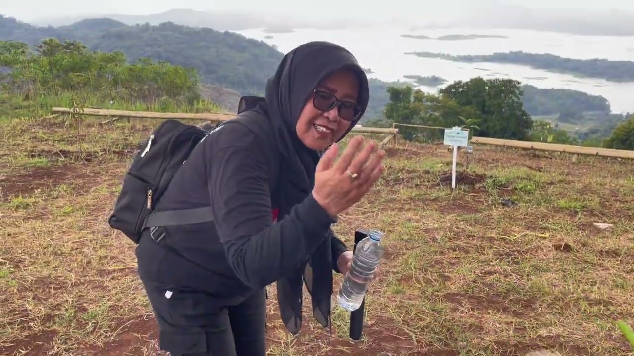 Mari Lindungi Pohon Kita bersama Kapolres Sumedang Menanam Pohon Di Area Paska Tambang Gunung Julang