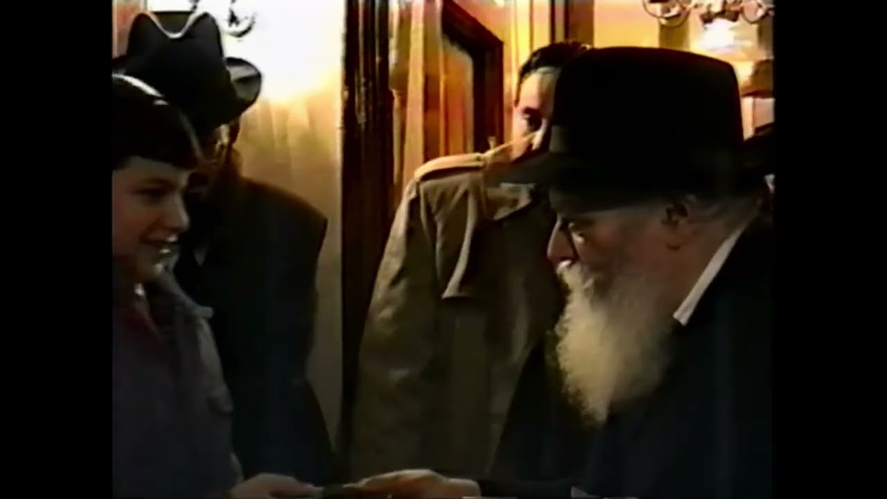 Full Dollars, 12 Adar II 5749 | חלוקת דולרים, י