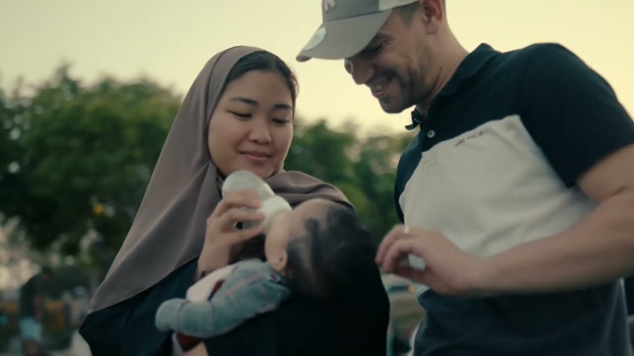في كل رمضان ينبض نشاط وطني بالحياة...  تحضر وتوزع عشرات الآلاف من وجبات الإفطار في أنحاء الإمارات